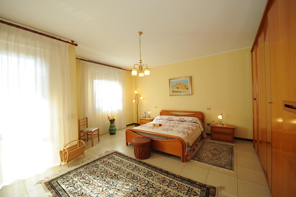 B&B Su Fassoi Santa Giusta Camera foto